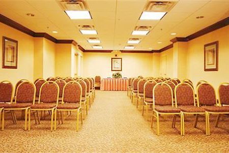 Holiday Inn Express Waterbury Konforlar fotoğraf
