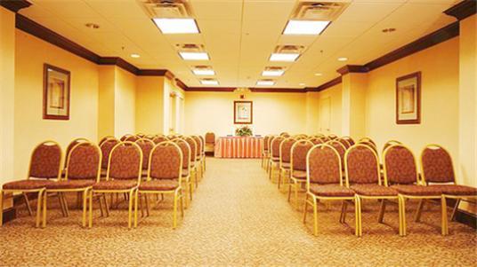 Holiday Inn Express Waterbury Konforlar fotoğraf